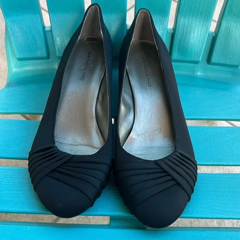 Bandolino Black Wedge Heels - Size 9.5 🌸